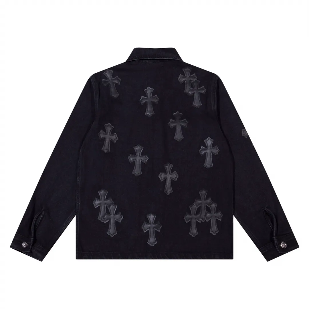 P270 model number: H349 Chrome Hearts leather cross patchwork embroidered shirt jacket! OS version can be worn by both men and women! The fabric is made of twill gauze cotton fabric! The texture is clear and smooth, not easy to wrinkle or fade! The embroidery process is complex and repetitive. There are more than 20 leather labels. It takes 6 repeated embroideries to complete the back body. ✅The requirements for the embroidery machine are very strict, and the distance is 45 cm! It won’t work if the spacing is too big, and it won’t work if it’s too small! We make clothes with care, and every detail must be restored one to one! The hardware is all carved and cast, and they are all genuine from the original factory! This piece of clothing consumes a lot of material, with more than 3 meters of material used for one piece of clothing! After the garment is made, it needs to be fixed at high temperature, washed at a water temperature of more than 70 degrees, and softened by adding softener to make the upper body softer and smoother! There is a flap on the sleeve that can be stored into short sleeves! Make it fit that understanding ⚠️ Color: Black Size: S-XL